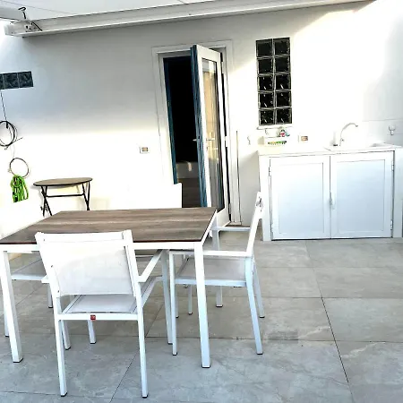Con Terrazza Vista Mare Lambretta Apartment *